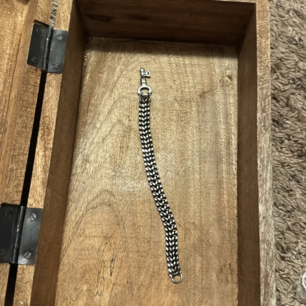 Fossil key bracelet